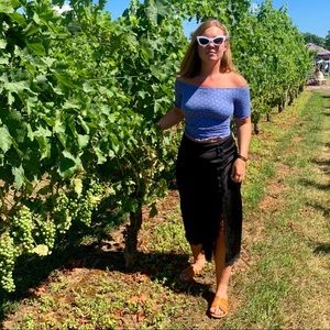 Black silky skirt with leg slit 🥰